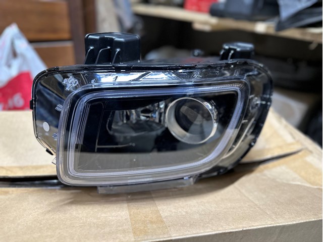 Фари Hyundai/Kia 92101K2100 ціна, від 440.17 USD