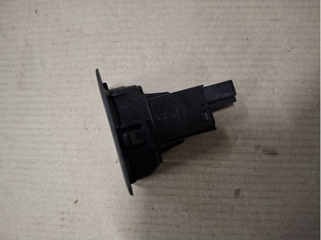 Кнопка приводу замка задньої 3/5 двері (ляди) TK4866LR0 Mazda