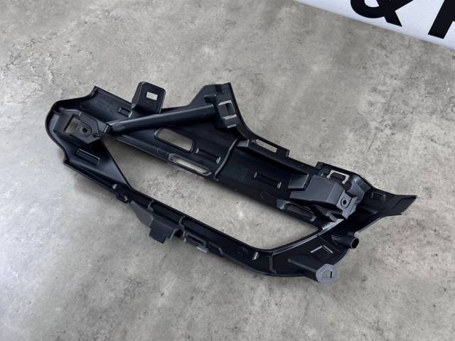 Купити 32234955 Volvo Кронштейн бампера переднього, правий
