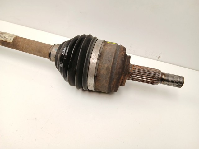 391009795R Renault (RVI) Привід передній правий