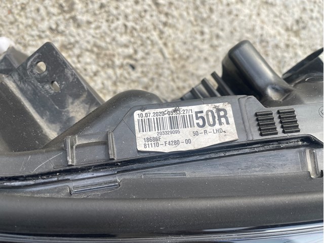 Купити 81130F4281 Toyota Права блок фара