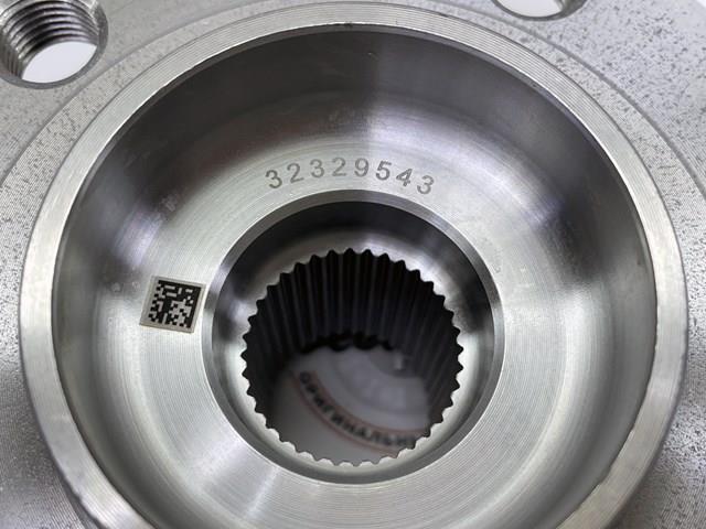 Купити 32329656 Volvo Маточини передніх коліс