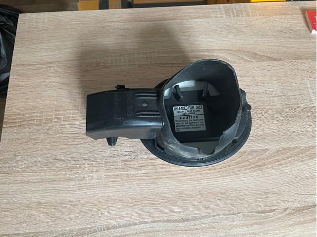 Люк б/бака Subaru 57602SJ000 ціна, від 5.07 USD