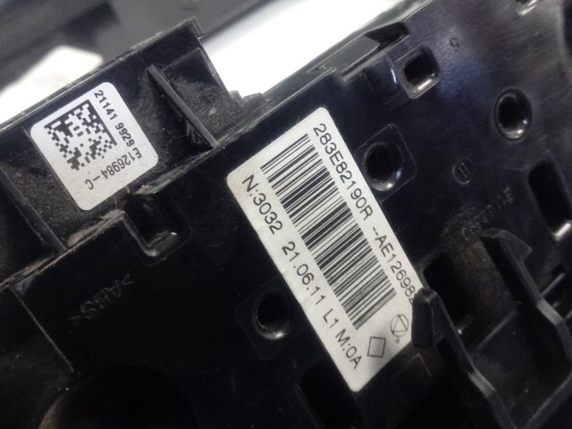 Блок кнопок центральної консолі Renault (RVI) 283E82190R ціна, від 125.42 USD