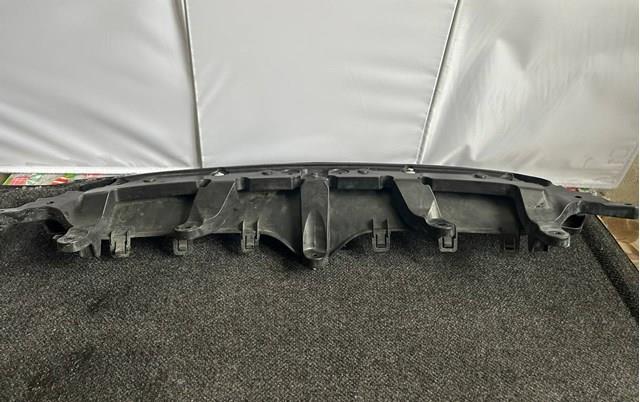 104702000F Tesla Кронштейн решітки радіатора