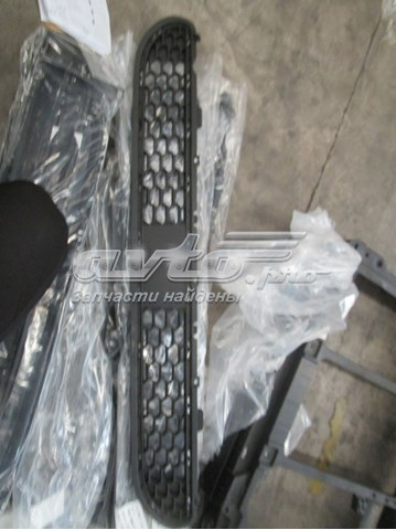 Решітка переднього бампера, центральна Hyundai/Kia 86531S1010 ціна, від 21.96 USD