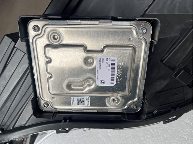 Фара передня права Signeda ZFD11102ER ціна, від 433.28 USD