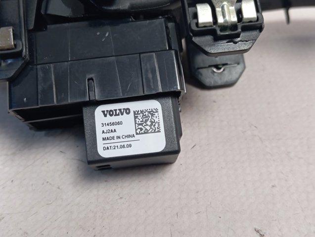 31456060 Volvo Кнопка підйомника переднього правого скла