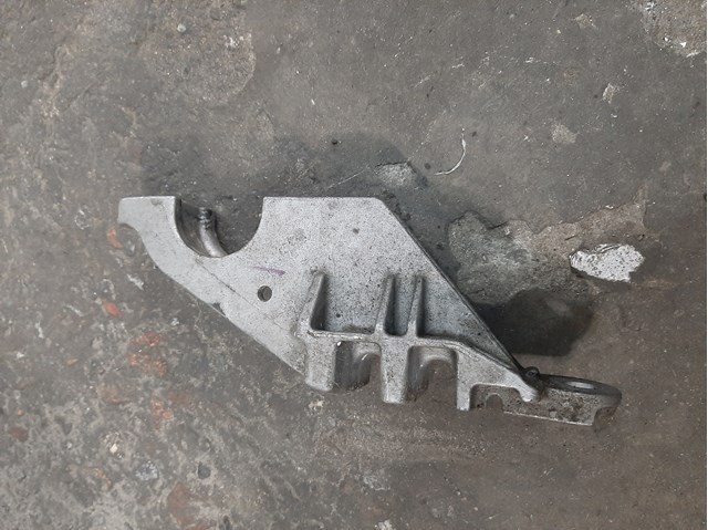 Купити 31356884012 BMW Хомут кріплення втулки стабілізатора, переднього