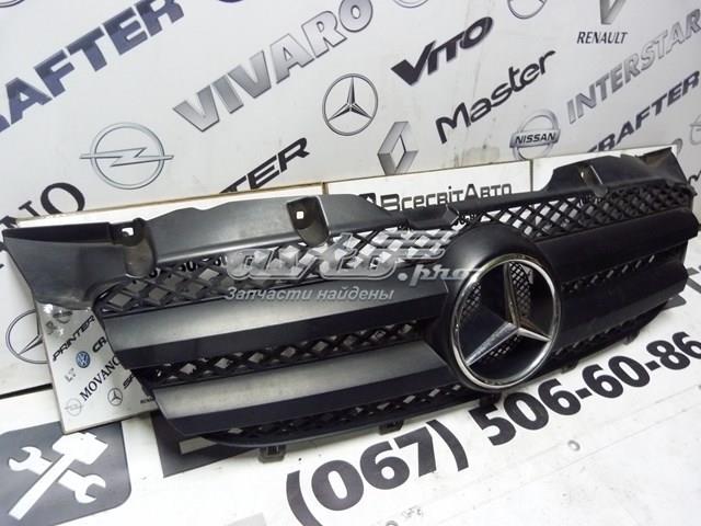 Решітка радіатора A9068800285 Mercedes