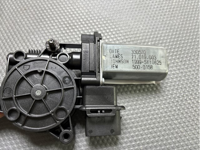 67627405701 BMW Мотор склопідйомника водійських дверей