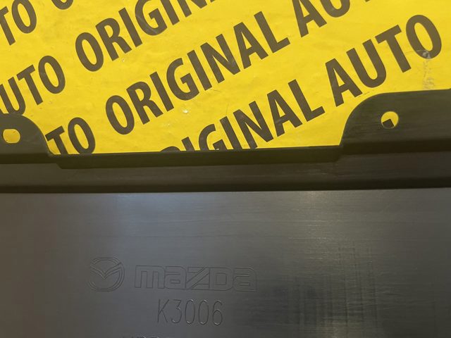Накладка (рамка) решітки радіатора Mazda KBB3507E1BB ціна, від 86.89 USD