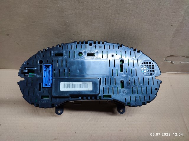 Щиток приладів (комбінація) VAG 8P0920930D