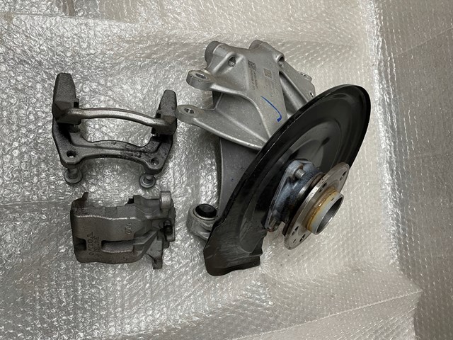 Купити 32246249 Volvo Цапфа ліва