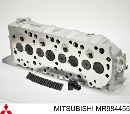 Головка блока циліндрів (ГБЦ) MD185926 Mitsubishi