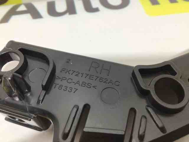 Купити LR077882 Land Rover Направляюча переднього бампера, права