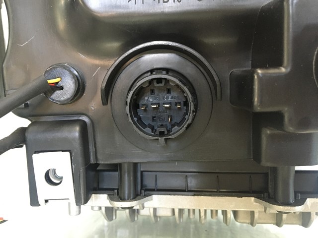 Фара Chrysler 68463331AA