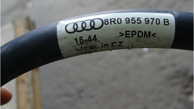Купити 8R0955970B VAG Шланг омивача фар