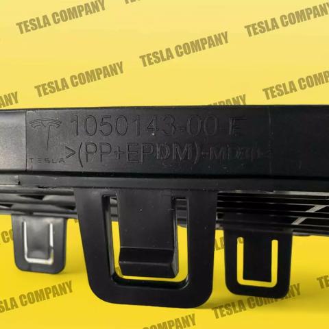 Решітка Tesla 105014300E