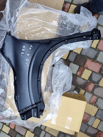 5220BF18 Mitsubishi Крило переднє праве