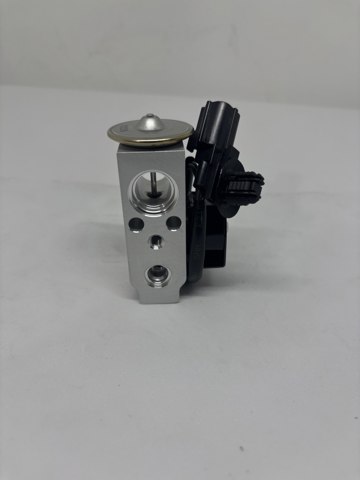 Купити 600848100A Tesla Клапан TRV, кондиціонера