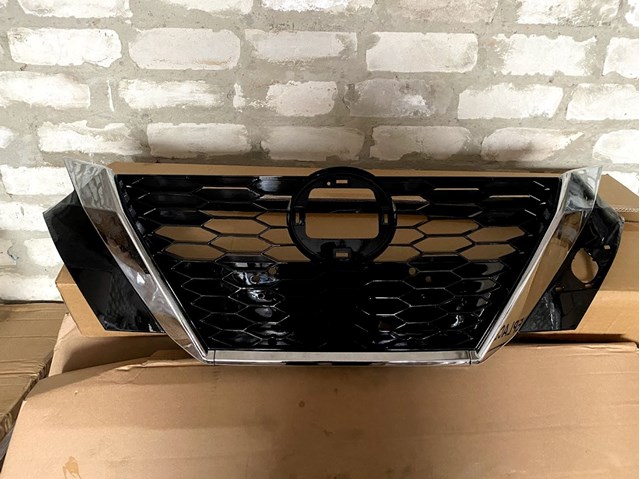 Облицювання радіатора Nissan/Infiniti 623106LB0A ціна, від 102.99 USD