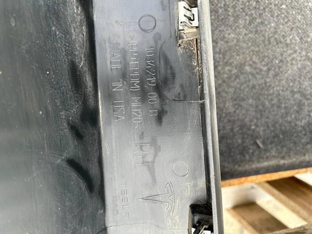 103421900B Tesla Накладка зовнішня (молдинг) порога, правий