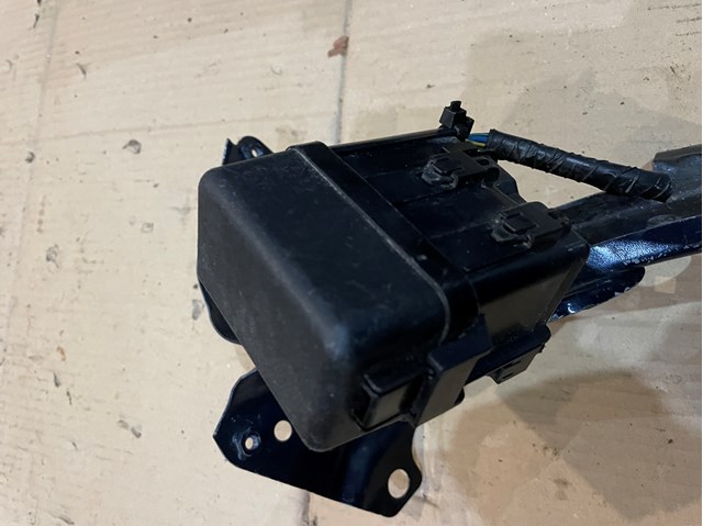 Кришка блока реле Mazda GRT866752 ціна, від 5.57 USD