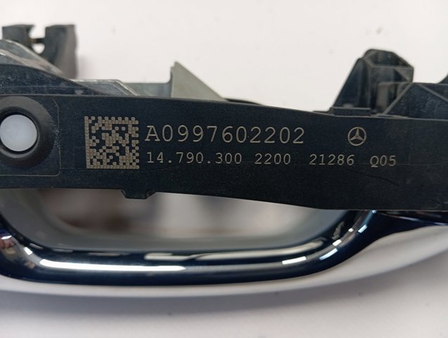 Купити A0997602202 Mercedes Тримач зовнішньої ручки дверей, передньої правої