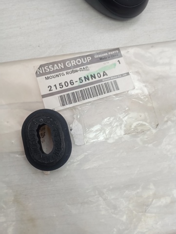 215065NN0A Nissan/Infiniti Подушка кріплення радіатора верхня