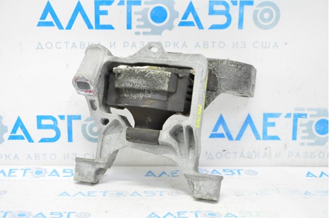 GJL139060 Mazda Права подушка мотора