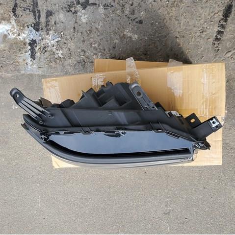 Фара права 8114560Q50 Toyota