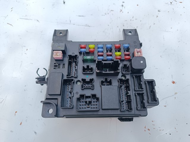 Купити 8637A914 Mitsubishi Корпус запобіжників