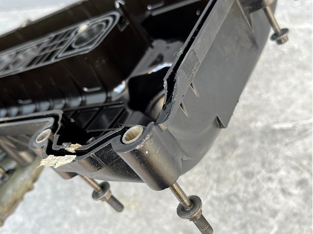 Клапанна кришка L3G610210D Mazda