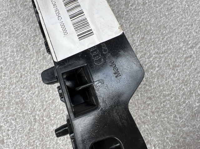 PAD99093AR Signeda Направляюча переднього бампера, права