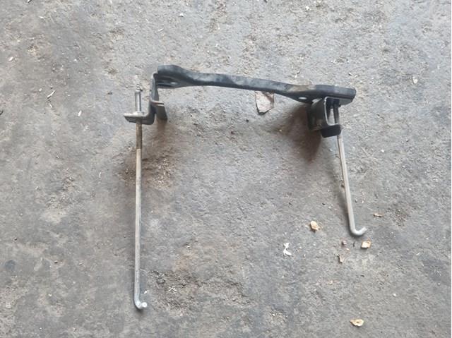 82184AN000 Subaru Кріплення / підставка акумулятора