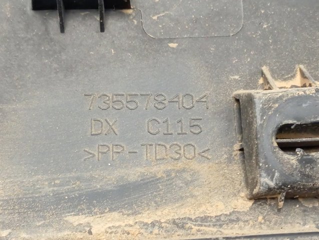 Молдинг заднього правого крила Chrysler 735599035