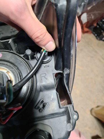Фара передня права Mazda DB4N510K0A