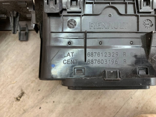 Вентиляція передка Renault (RVI) 687612329R ціна, від 24.24 USD
