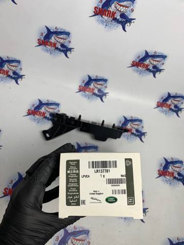 Купити LR137781 Land Rover Кронштейн бампера переднього, правий