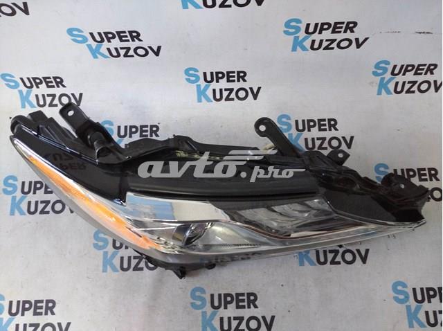 8111006D70 Toyota Фара передня права