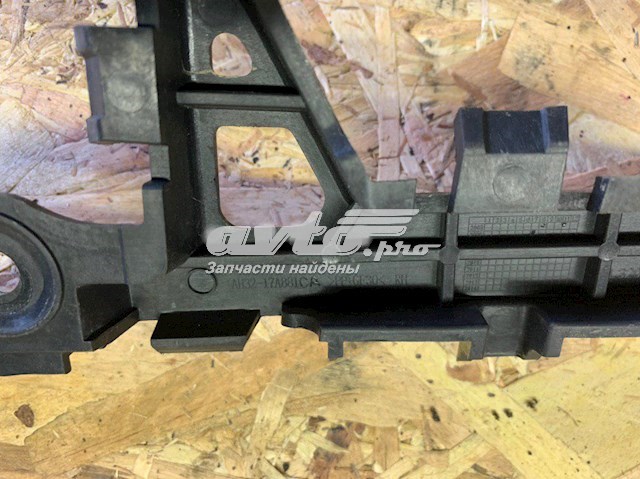 Купити AH3217A881CA Land Rover Кронштейн бампера заднього, зовнішній правий