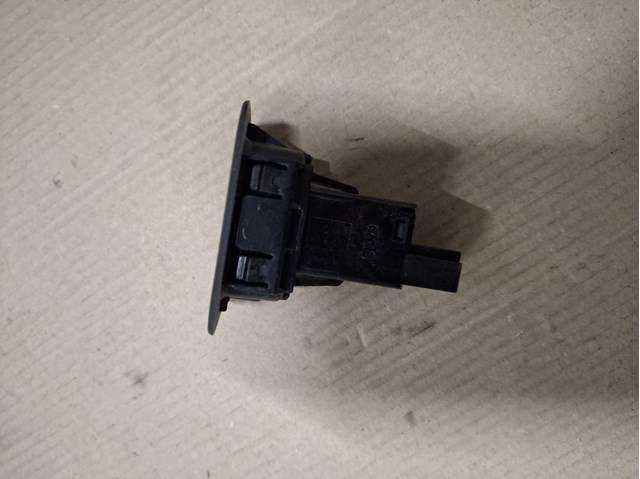 Купити TK4866LR0 Mazda Кнопка приводу замка задніх 3/5 дверей (ляди)