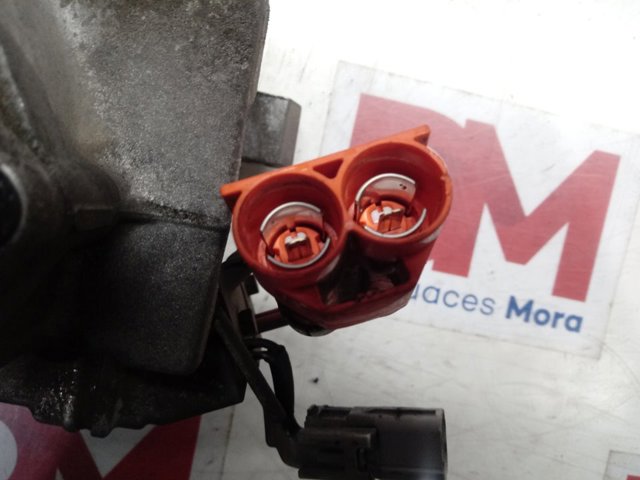 Компресор кондиціонера 0422000102 Toyota
