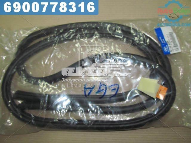 821104L000 Hyundai/Kia Ущільнювач дверей передніх, лівих (на двері)