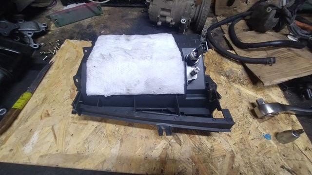 Купити 68275EQ400 Nissan/Infiniti 
