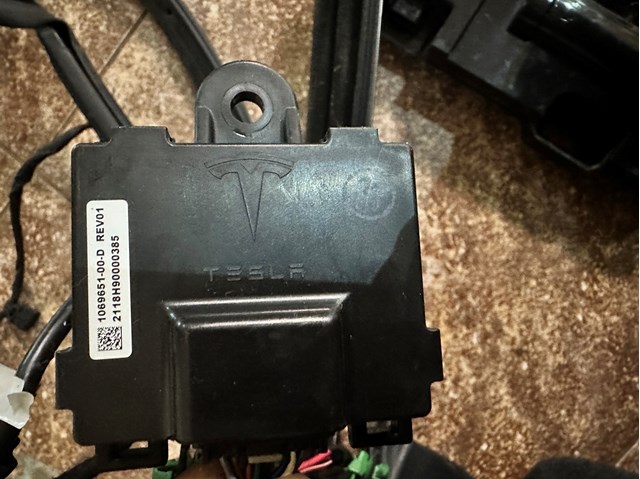  106965100D Tesla