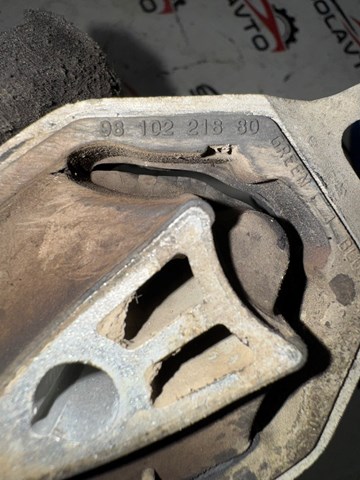 Подушка (опора) двигуна, задня Peugeot/Citroen 9810221880 ціна, від 34.10 USD