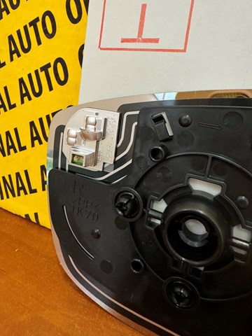 Дзеркальний елемент дзеркала заднього виду, правого TK94691G1 Mazda