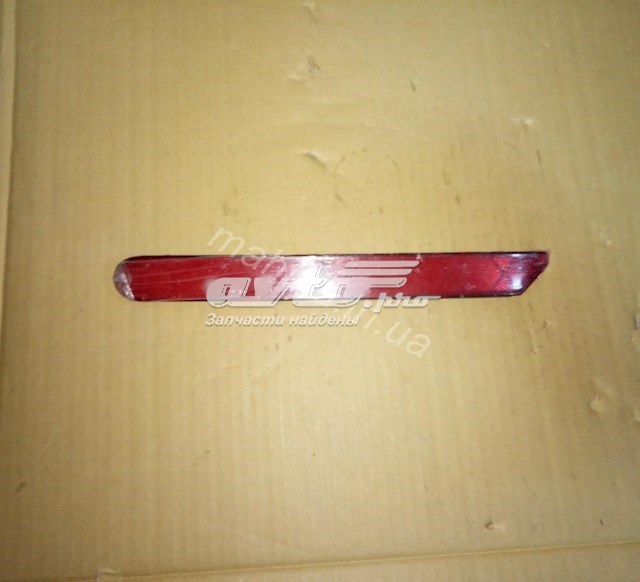Катафот (відбивач) заднього бампера, правий 1067002041 Geely
